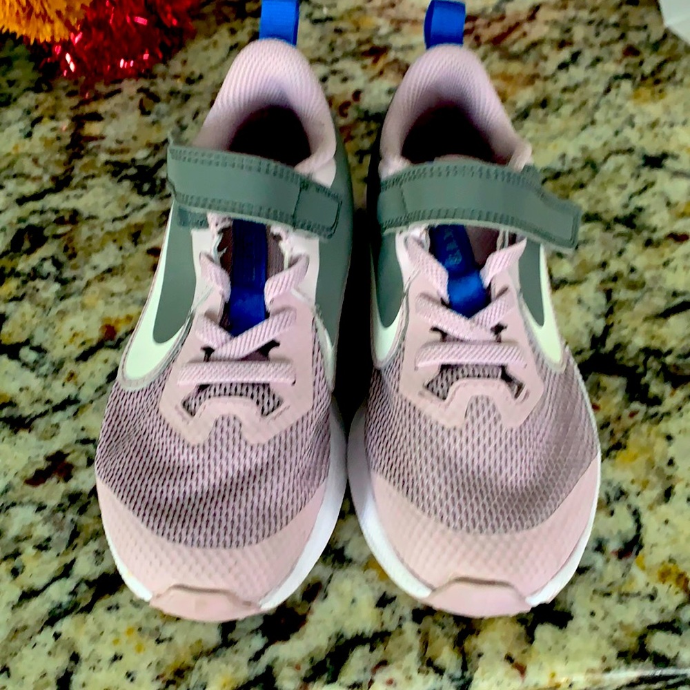 Girls Nike gym shoes.